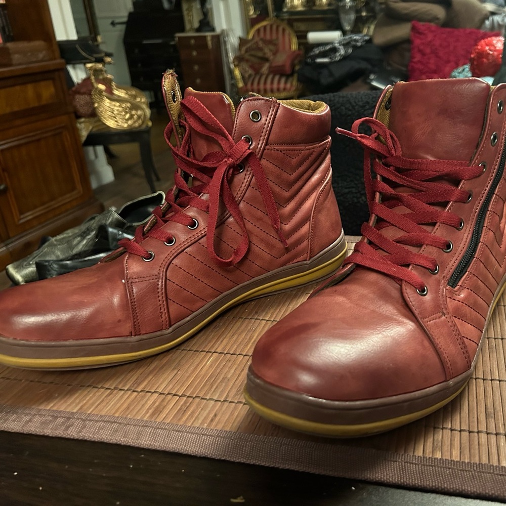 Rare solo modern shoes